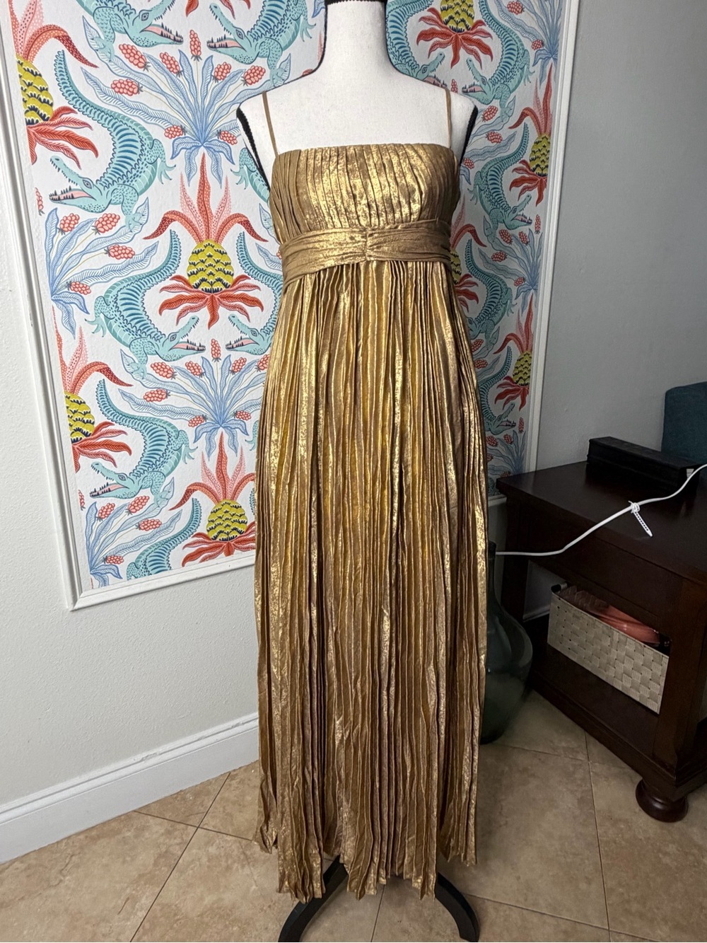 VICI Metallic Gold Pleated Maxi Dress – XS